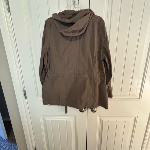L.L. Bean Women's Utility Jacket in Brown - Picture 5 of 5